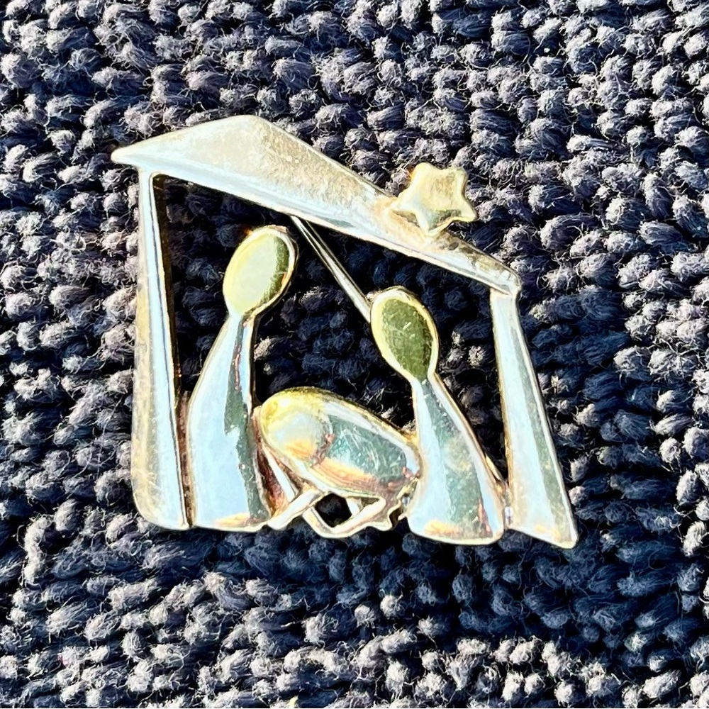 Shuba Dakota West sterling silver nativity scene brooch, silver with gold wash